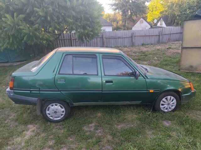 Зеленый ЗАЗ 1103 Славута, объемом двигателя 1.2 л и пробегом 200 тыс. км за 700 $, фото 2 на Automoto.ua