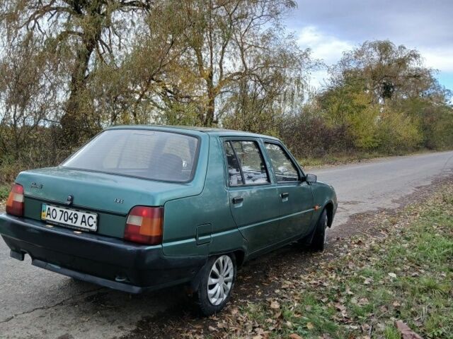 ЗАЗ 1103 Славута 2005 в Ужгороде на Automoto.ua Зеленый ЗАЗ 1103 Славута, объемом двигателя 1 л и пробегом 40 тыс. км за 700 $, фото 1 на Automoto.ua