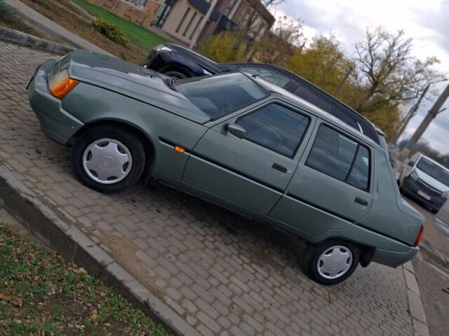 Зеленый ЗАЗ 1103 Славута, объемом двигателя 1.2 л и пробегом 54 тыс. км за 1550 $, фото 3 на Automoto.ua