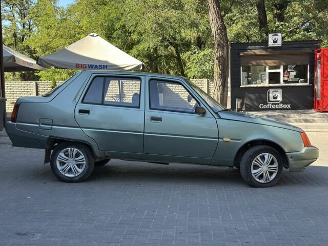 Зеленый ЗАЗ 1103 Славута, объемом двигателя 1.3 л и пробегом 250 тыс. км за 800 $, фото 4 на Automoto.ua