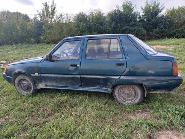 Зеленый ЗАЗ 1103 Славута, объемом двигателя 1.2 л и пробегом 300 тыс. км за 600 $, фото 1 на Automoto.ua