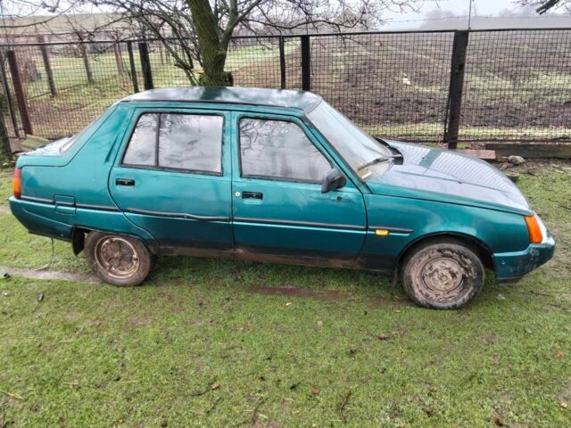 Зеленый ЗАЗ 1103 Славута, объемом двигателя 1.2 л и пробегом 85 тыс. км за 356 $, фото 3 на Automoto.ua