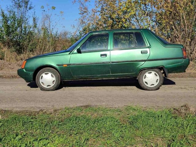 Зеленый ЗАЗ 1103 Славута, объемом двигателя 1.2 л и пробегом 170 тыс. км за 1300 $, фото 4 на Automoto.ua