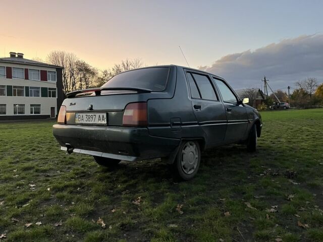 ЗАЗ 1103 Славута 2004 у Кропивницькому (Кіровограді) на Automoto.ua Зелений ЗАЗ 1103 Славута, об'ємом двигуна 1.3 л та пробігом 90 тис. км за 1250 $, фото 1 на Automoto.ua