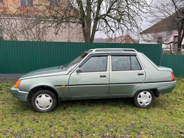 Зеленый ЗАЗ 1103 Славута, объемом двигателя 1.2 л и пробегом 264 тыс. км за 1000 $, фото 1 на Automoto.ua