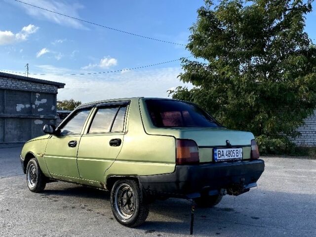 Зеленый ЗАЗ 1103 Славута, объемом двигателя 1.2 л и пробегом 1000 тыс. км за 429 $, фото 2 на Automoto.ua