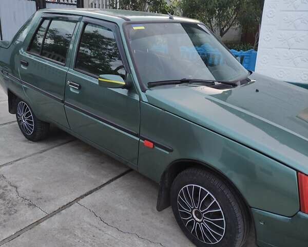 Зеленый ЗАЗ 1103 Славута, объемом двигателя 1.2 л и пробегом 1 тыс. км за 2000 $, фото 1 на Automoto.ua