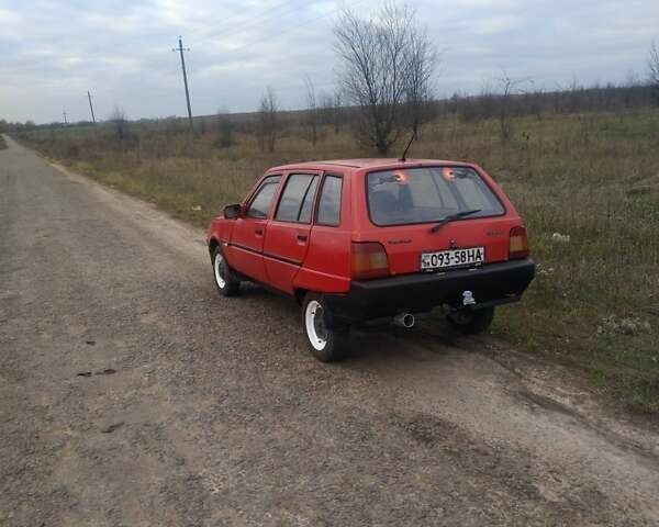 Красный ЗАЗ 1105 Дана, объемом двигателя 1.1 л и пробегом 100 тыс. км за 844 $, фото 6 на Automoto.ua