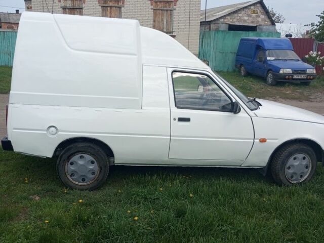 Белый ЗАЗ 1105, объемом двигателя 1 л и пробегом 101 тыс. км за 800 $, фото 3 на Automoto.ua