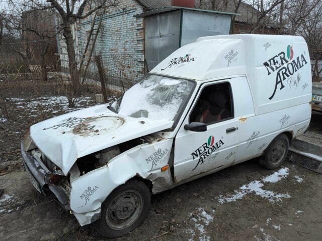 Белый ЗАЗ 1105, объемом двигателя 2 л и пробегом 208 тыс. км за 800 $, фото 1 на Automoto.ua