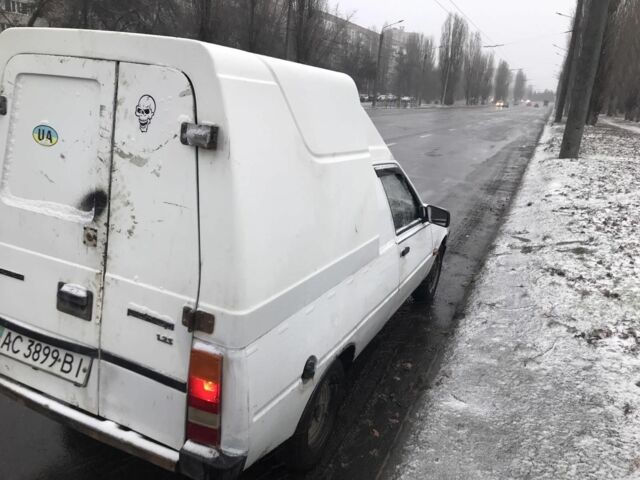Белый ЗАЗ 1105, объемом двигателя 1.2 л и пробегом 100 тыс. км за 800 $, фото 5 на Automoto.ua