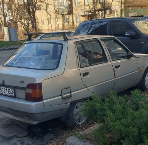 Серый ЗАЗ 1125, объемом двигателя 0 л и пробегом 50 тыс. км за 592 $, фото 2 на Automoto.ua