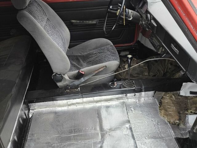 Красный ЗАЗ 968, объемом двигателя 1 л и пробегом 72 тыс. км за 650 $, фото 4 на Automoto.ua