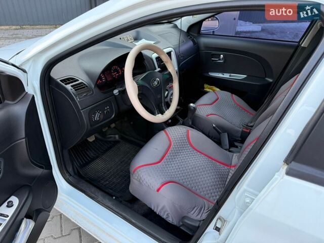 Білий ЗАЗ Форза, об'ємом двигуна 1.5 л та пробігом 110 тис. км за 2100 $, фото 39 на Automoto.ua