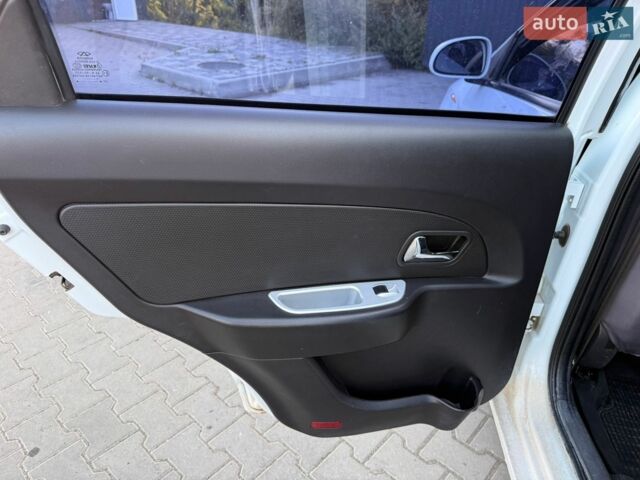 Білий ЗАЗ Форза, об'ємом двигуна 1.5 л та пробігом 110 тис. км за 2100 $, фото 35 на Automoto.ua