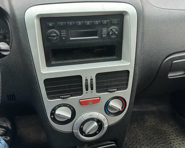 Бежевый ЗАЗ Форза, объемом двигателя 1.5 л и пробегом 209 тыс. км за 2000 $, фото 5 на Automoto.ua