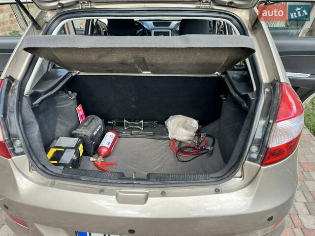 Бежевый ЗАЗ Форза, объемом двигателя 1.5 л и пробегом 107 тыс. км за 3600 $, фото 4 на Automoto.ua