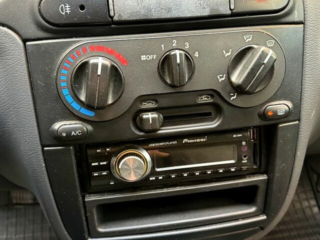 Белый ЗАЗ Ланос Пикап, объемом двигателя 1.5 л и пробегом 184 тыс. км за 2200 $, фото 5 на Automoto.ua