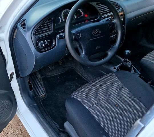 Белый ЗАЗ Ланос Пикап, объемом двигателя 1.5 л и пробегом 160 тыс. км за 3500 $, фото 4 на Automoto.ua