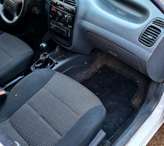 Белый ЗАЗ Ланос Пикап, объемом двигателя 1.5 л и пробегом 160 тыс. км за 3500 $, фото 5 на Automoto.ua