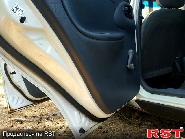 Белый ЗАЗ Ланос, объемом двигателя 1.5 л и пробегом 163 тыс. км за 1750 $, фото 5 на Automoto.ua