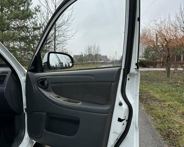 Білий ЗАЗ Ланос, об'ємом двигуна 1.5 л та пробігом 280 тис. км за 2300 $, фото 16 на Automoto.ua