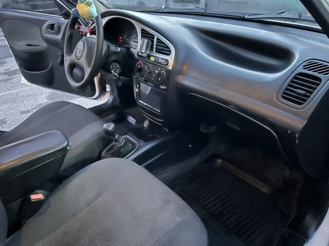 Білий ЗАЗ Ланос, об'ємом двигуна 1.3 л та пробігом 168 тис. км за 1500 $, фото 3 на Automoto.ua