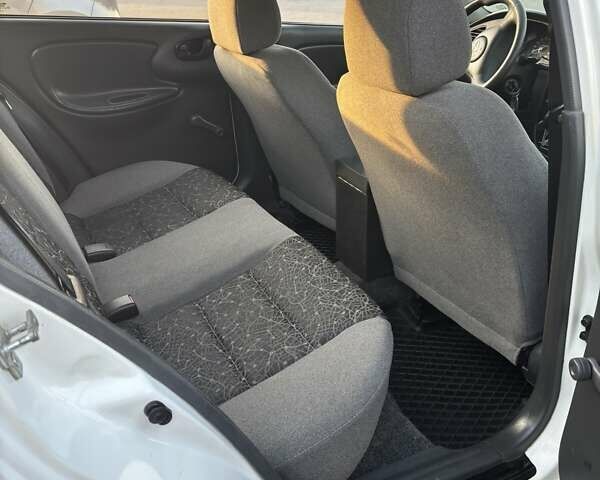 Білий ЗАЗ Ланос, об'ємом двигуна 1.39 л та пробігом 150 тис. км за 2200 $, фото 9 на Automoto.ua