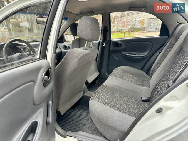 Білий ЗАЗ Ланос, об'ємом двигуна 1.5 л та пробігом 272 тис. км за 1450 $, фото 5 на Automoto.ua