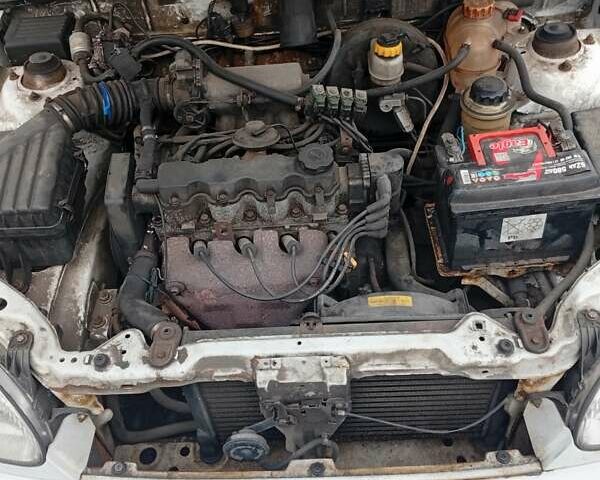 Белый ЗАЗ Ланос, объемом двигателя 1.4 л и пробегом 260 тыс. км за 1800 $, фото 7 на Automoto.ua