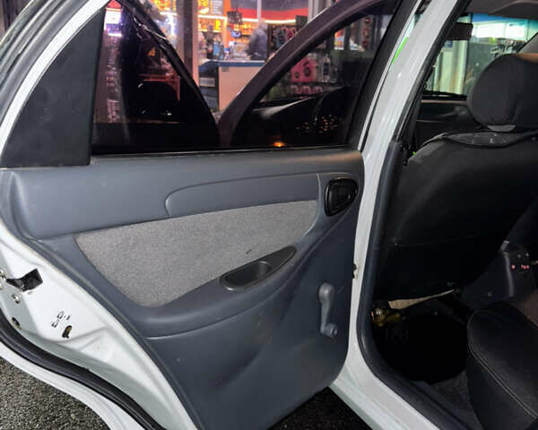 Белый ЗАЗ Ланос, объемом двигателя 1.5 л и пробегом 255 тыс. км за 1950 $, фото 4 на Automoto.ua