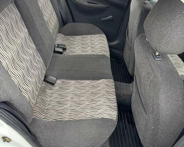 Белый ЗАЗ Ланос, объемом двигателя 1.4 л и пробегом 105 тыс. км за 1999 $, фото 6 на Automoto.ua