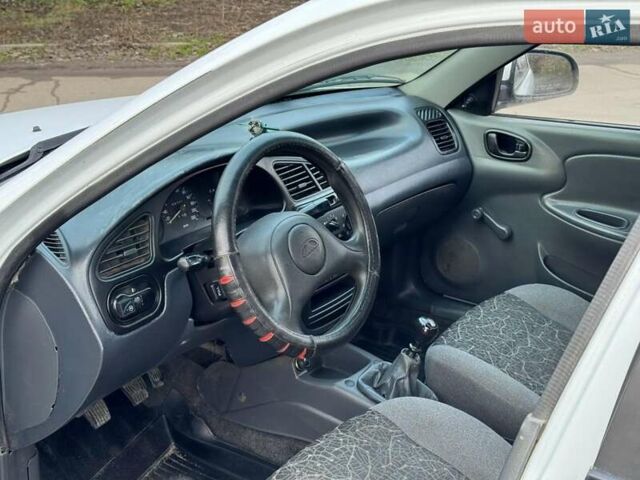 Белый ЗАЗ Ланос, объемом двигателя 1.5 л и пробегом 280 тыс. км за 2000 $, фото 5 на Automoto.ua