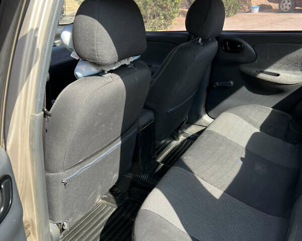 Бежевый ЗАЗ Ланос, объемом двигателя 1.39 л и пробегом 215 тыс. км за 2300 $, фото 7 на Automoto.ua