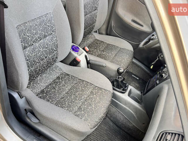 Бежевий ЗАЗ Ланос, об'ємом двигуна 1.4 л та пробігом 130 тис. км за 2360 $, фото 27 на Automoto.ua