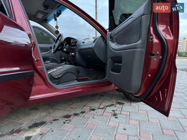 Красный ЗАЗ Ланос, объемом двигателя 1.5 л и пробегом 110 тыс. км за 4250 $, фото 4 на Automoto.ua