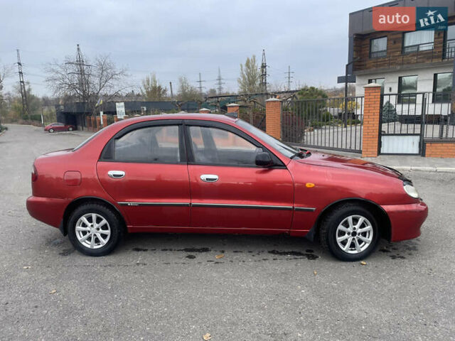 Красный ЗАЗ Ланос, объемом двигателя 1.39 л и пробегом 180 тыс. км за 1750 $, фото 2 на Automoto.ua