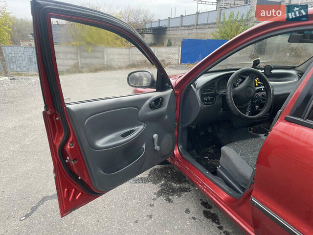 Красный ЗАЗ Ланос, объемом двигателя 1.39 л и пробегом 180 тыс. км за 1750 $, фото 7 на Automoto.ua