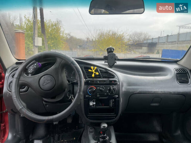 Красный ЗАЗ Ланос, объемом двигателя 1.39 л и пробегом 180 тыс. км за 1750 $, фото 9 на Automoto.ua