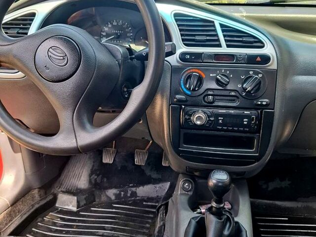 Червоний ЗАЗ Ланос, об'ємом двигуна 1.4 л та пробігом 100 тис. км за 1400 $, фото 6 на Automoto.ua