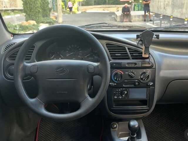 Красный ЗАЗ Ланос, объемом двигателя 1.5 л и пробегом 150 тыс. км за 2100 $, фото 5 на Automoto.ua