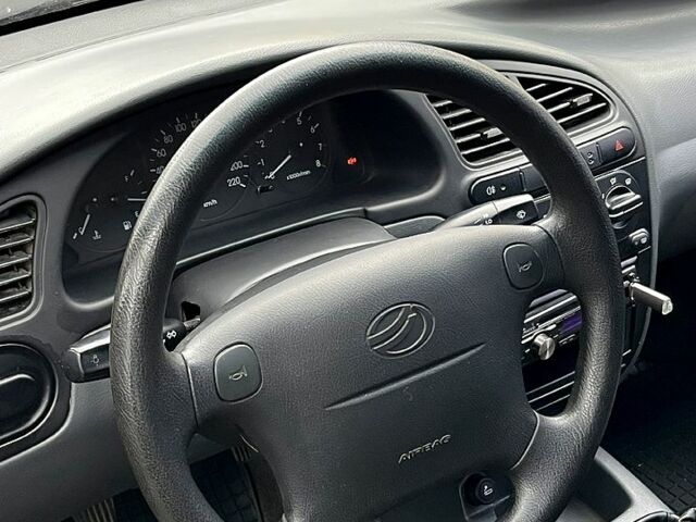 Красный ЗАЗ Ланос, объемом двигателя 1.5 л и пробегом 74 тыс. км за 3200 $, фото 5 на Automoto.ua