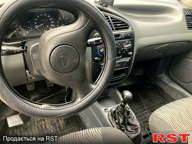 Красный ЗАЗ Ланос, объемом двигателя 1.5 л и пробегом 159 тыс. км за 3750 $, фото 4 на Automoto.ua