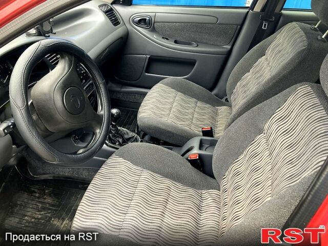 Красный ЗАЗ Ланос, объемом двигателя 1.5 л и пробегом 159 тыс. км за 3750 $, фото 5 на Automoto.ua