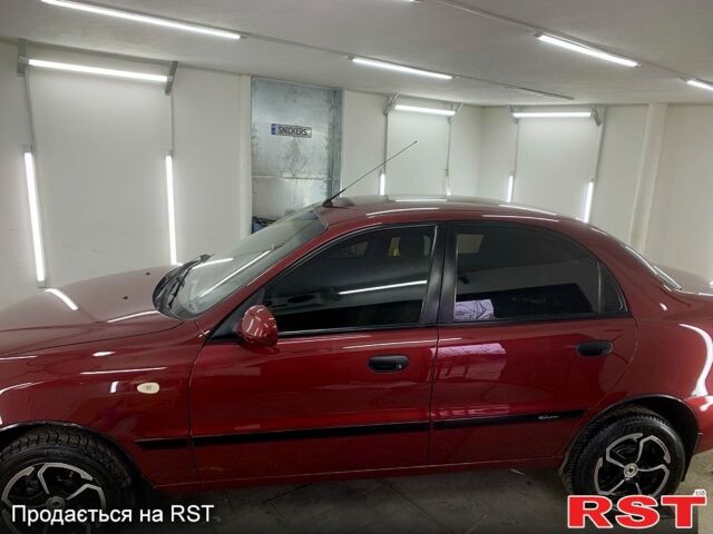 Красный ЗАЗ Ланос, объемом двигателя 1.5 л и пробегом 159 тыс. км за 3750 $, фото 1 на Automoto.ua