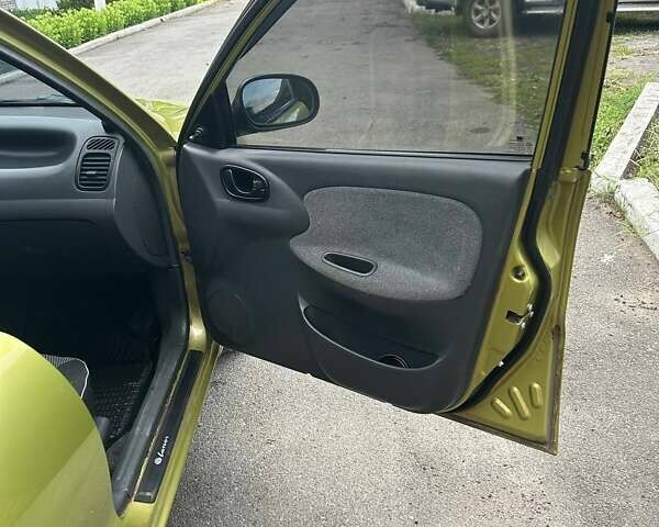 Желтый ЗАЗ Ланос, объемом двигателя 1.5 л и пробегом 247 тыс. км за 3500 $, фото 5 на Automoto.ua