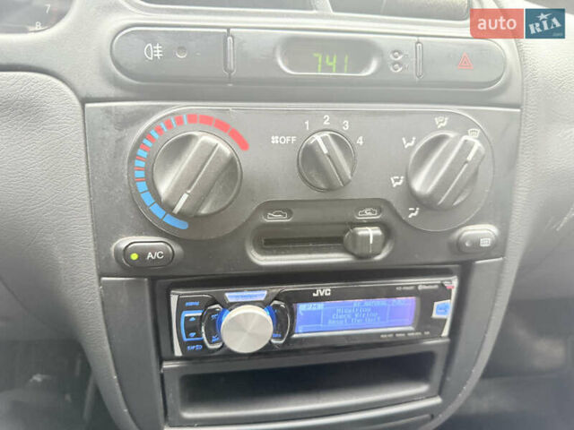 Желтый ЗАЗ Ланос, объемом двигателя 1.5 л и пробегом 219 тыс. км за 3200 $, фото 15 на Automoto.ua