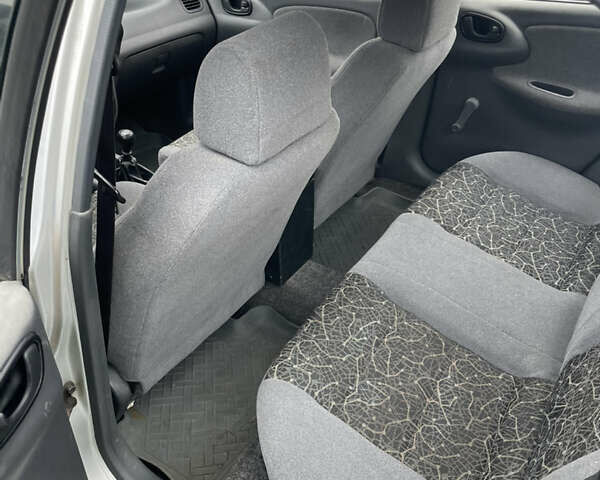 Сірий ЗАЗ Ланос, об'ємом двигуна 1.4 л та пробігом 105 тис. км за 1600 $, фото 9 на Automoto.ua