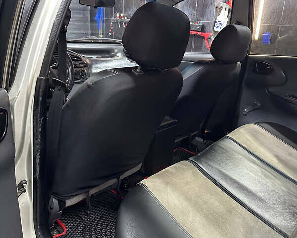 Сірий ЗАЗ Ланос, об'ємом двигуна 1.6 л та пробігом 270 тис. км за 1999 $, фото 15 на Automoto.ua