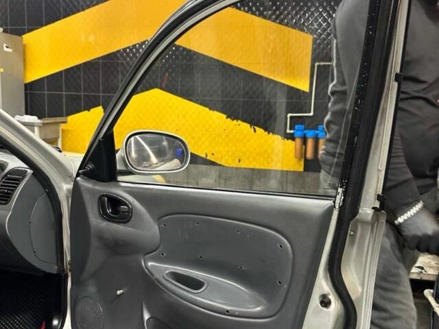 Сірий ЗАЗ Ланос, об'ємом двигуна 1.6 л та пробігом 270 тис. км за 1999 $, фото 10 на Automoto.ua